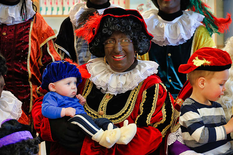 Aankomst van de Sint en zijn Zwarte Pieten in Waarder_098